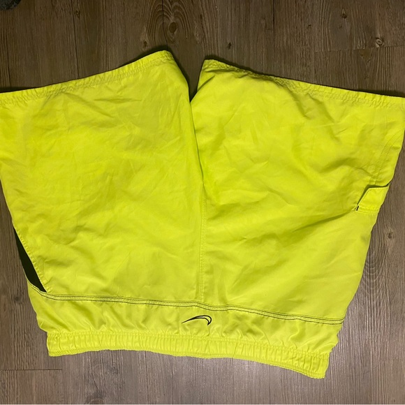 Nike RN37763 Men’s Neon Lime Sport Short Size XL - Picture 8 of 12